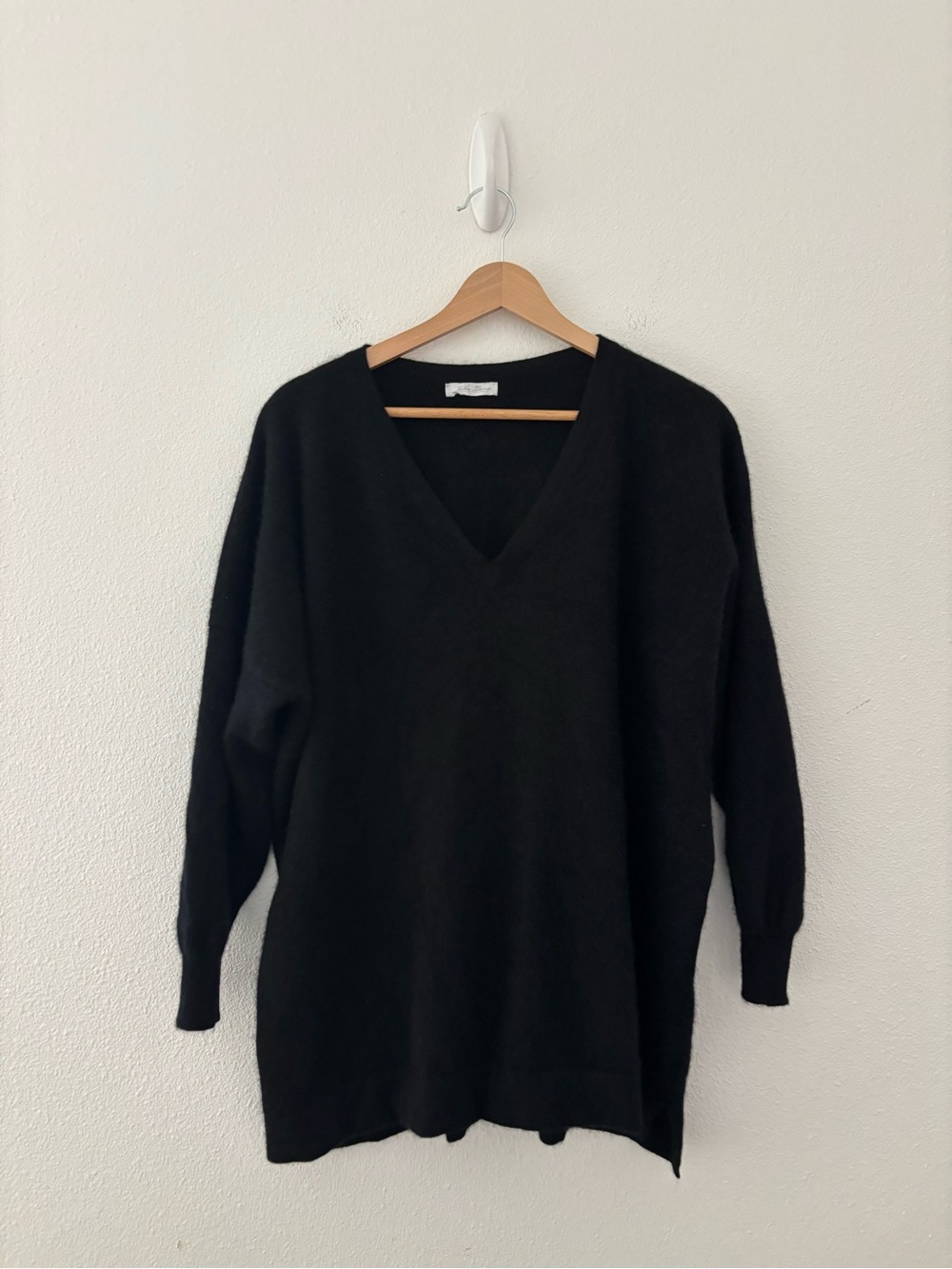 John laing cashmere sweater in black